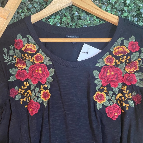 Torrid Embroidered Tops. Size- 3X - Picture 3 of 7
